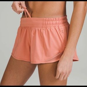 Lululemon Hotty Hot shorts Pink Savannah 2.5 inches size 4